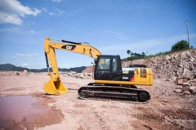 卡特挖掘機行走跑偏自行排除解決方法